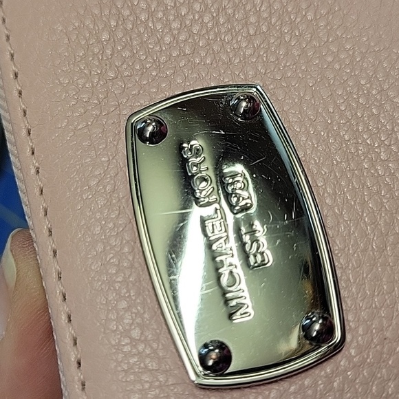 Michael Kors Pink Clutch Wristlet with Metallic Logo 13x4x1 Preloved - Picture 7 of 12
